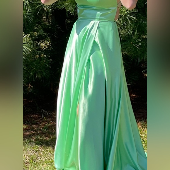 Sherri Hill prom dress size 00 light green - Picture 6 of 6